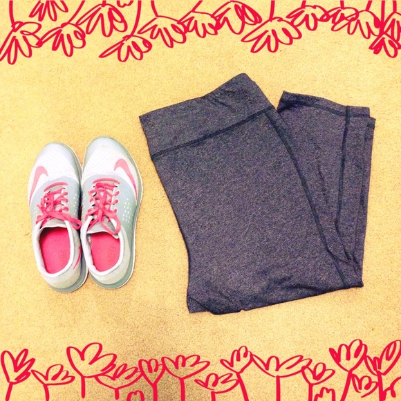 Old Navy Active Fitted Capri Workout Pants