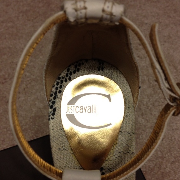 Just Cavalli Ivory Leather T-Strap Sandals - Picture 4 of 5
