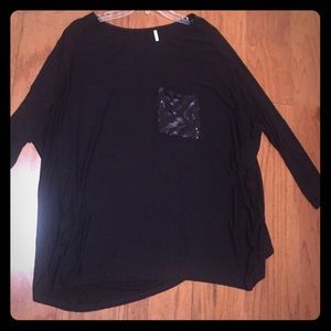 Black shirt with fun front poctet