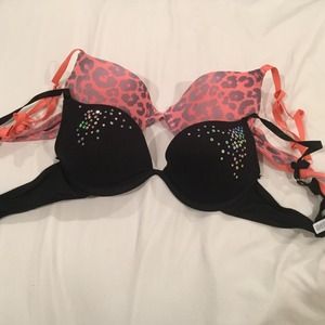 2 cute bras!