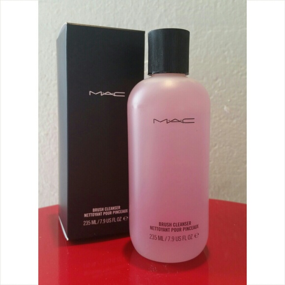 MAC Brush Cleaner & Pjs
