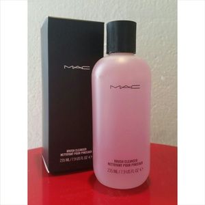 MAC Brush Cleaner & Pjs