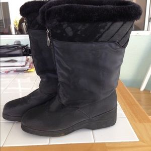 Black weather proof women's boots!