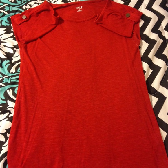 Two matching shirts. Navy blue and a dark red. - Picture 3 of 4