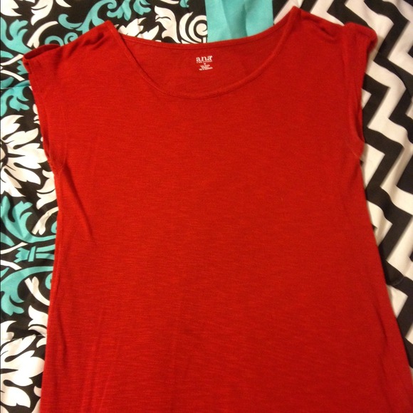 Two matching shirts. Navy blue and a dark red. - Picture 4 of 4