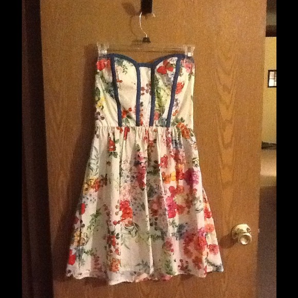 Floral strapless dress