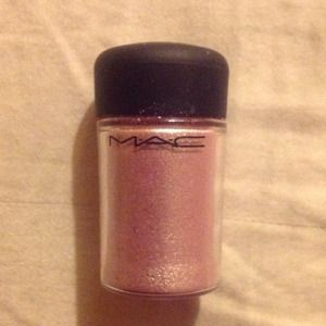 Authentic Mac eyeshadow pigment in kitschmas