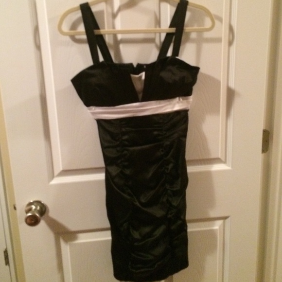 Formal short dress - Picture 1 of 1