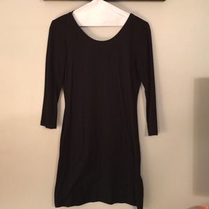 Fitted half sleeved black dress