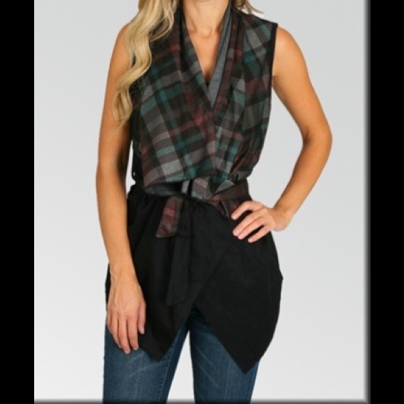 Tops - Super cute Green Plaid Wrap Top