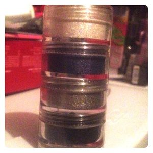 Mac crushed metallic pigments