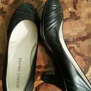 New Black womens pumps