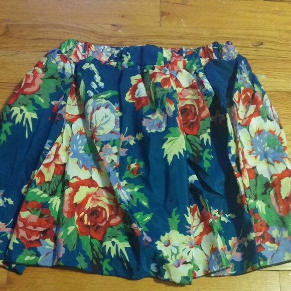 Floral Print Mini Skirt - Picture 2 of 2