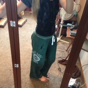 Green vs sweatpants 💕