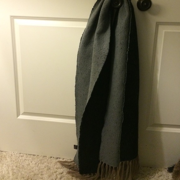 Black/Gray Wrap from Akira