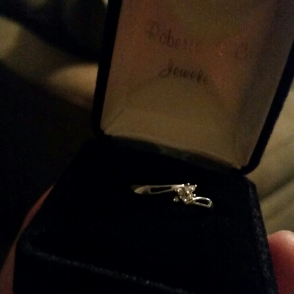 10 k white gold 6 diamond ring - Picture 4 of 4