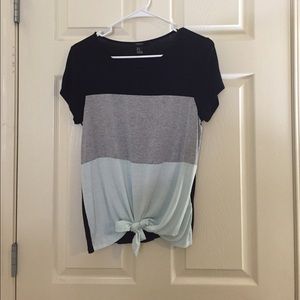 🚫SOLD IN BUNDLE🚫 Color blocked tie waist top.