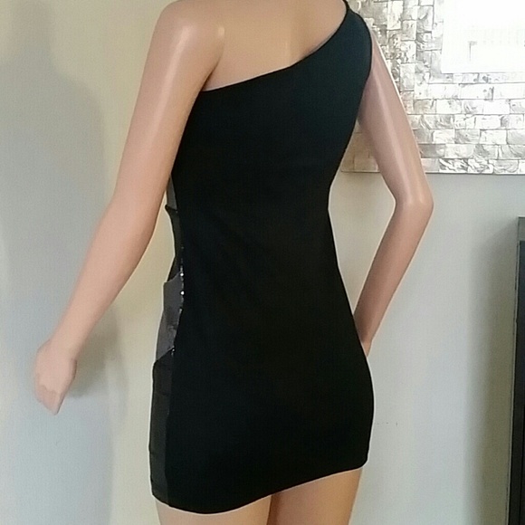 One Shoulder Sequins Cutey - Picture 2 of 3