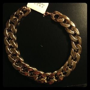 Basic. Gold. Necklace.