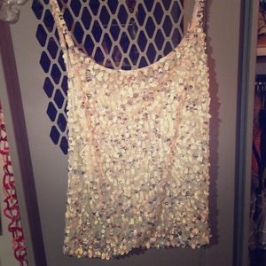 Gray and white sequence top