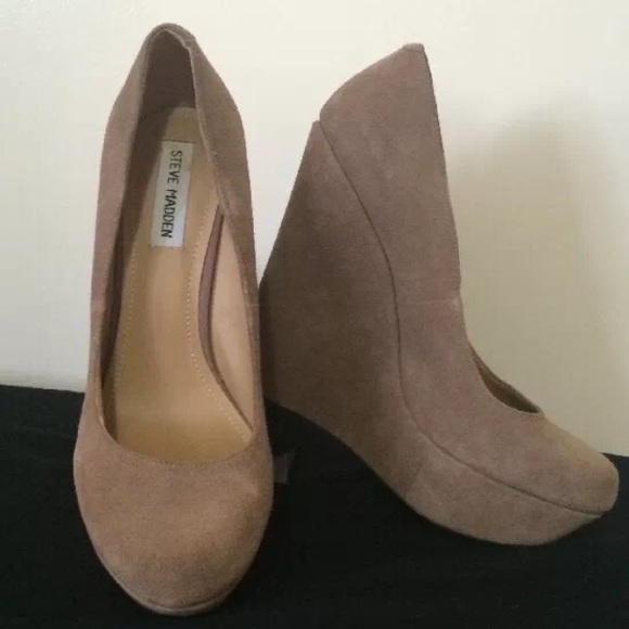 Steve Madden Shoes - ON HOLD FOR MAGGIE 😘 Steve Madden Suede Wedge 9