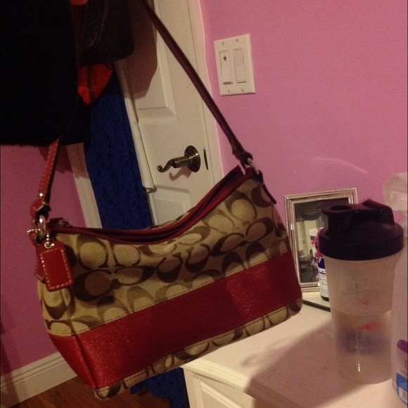 Authentic Coach handbag. Reasonable offers ❗️🎁