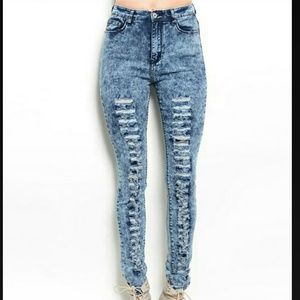 Runs small Highwaist jeans