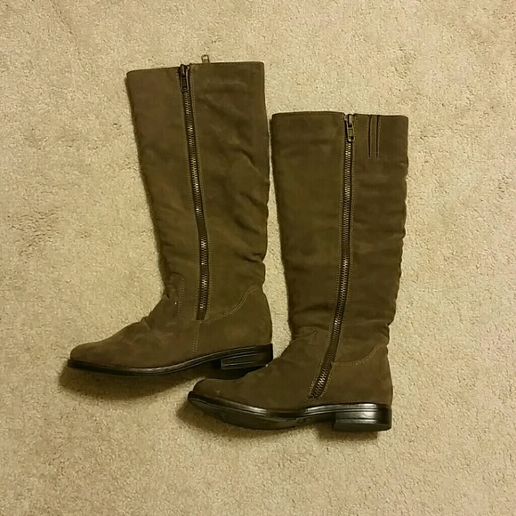 Brown flat boots!!!
