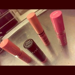 Brand New (never used,only swatched) NYX lippies🎀