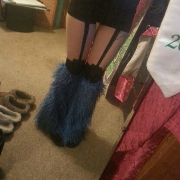 Blue fluffy leg warmers & kandi
