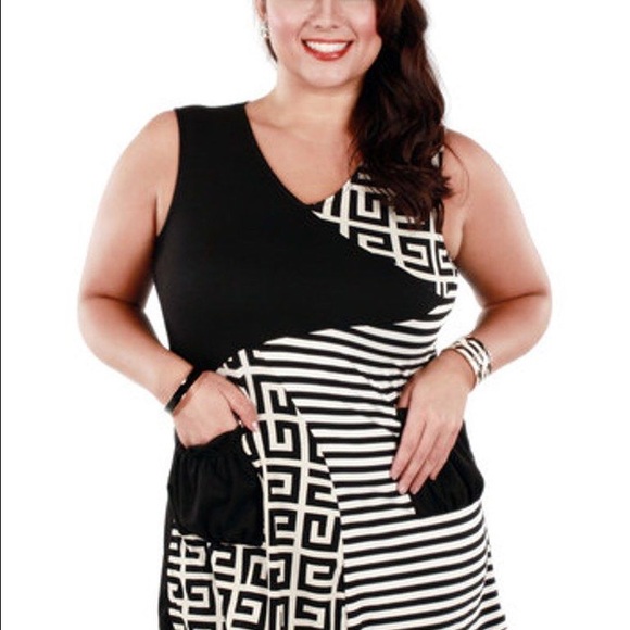 Aster Black and White Sleeveless Tunic - Picture 1 of 2