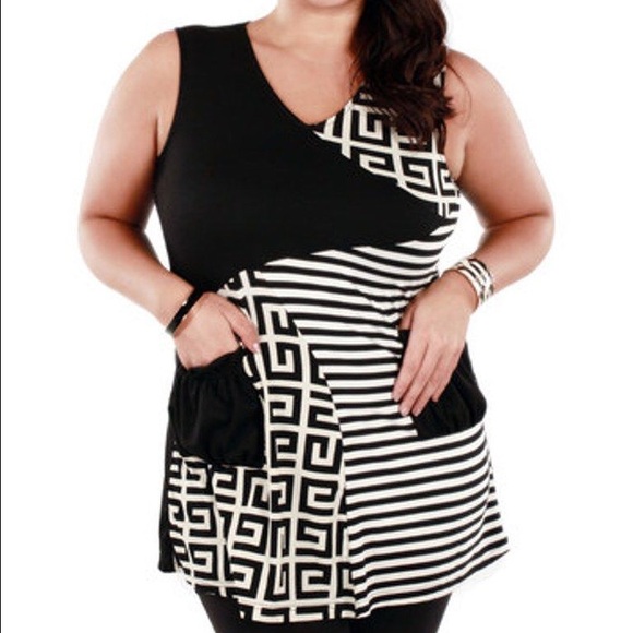 Aster Black and White Sleeveless Tunic - Picture 2 of 2