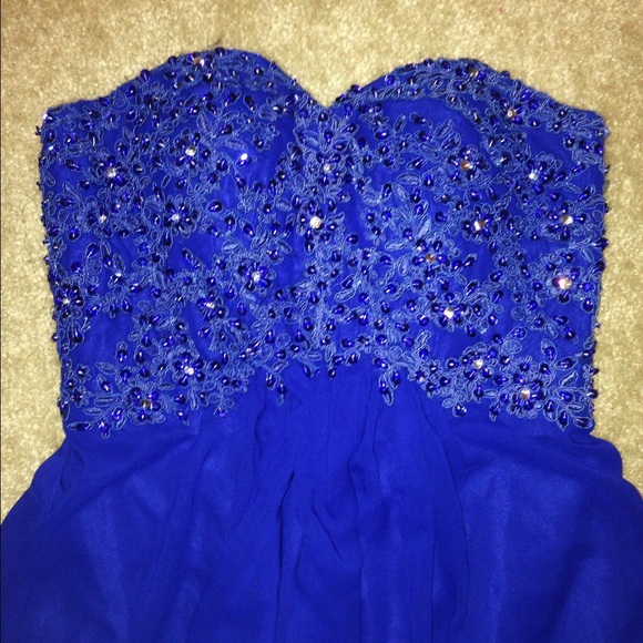 Strapless, sweetheart Prom Dress - Picture 2 of 2