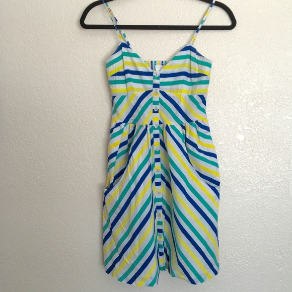 Adorable summer dress with pockets.