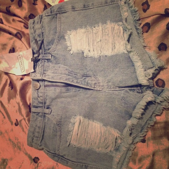 Almost famous high rise shorts
