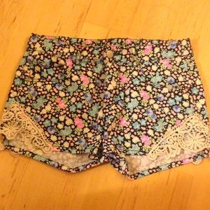 Stretchy denim shorts