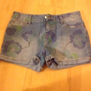 Flower denim shorts