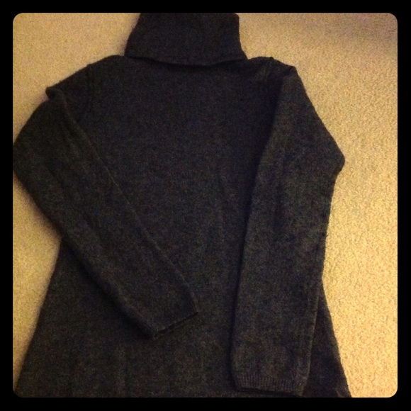 Charcoal grey Gap sweater turtleneck