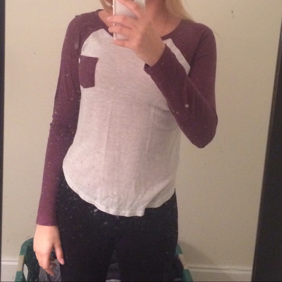 🎊Sold🎊 Burgundy baseball tee - Picture 1 of 3