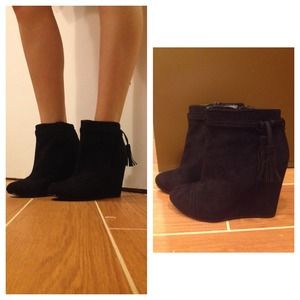 Black velvet wedge heels with fringe tie💃