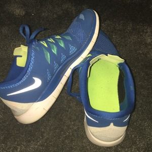 🚫🚫RESERVED 🚫🚫Nike Free Run 5.0