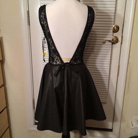๐ HP๐ Walter Baker Black Cocktail Dress. - Picture 2 of 3