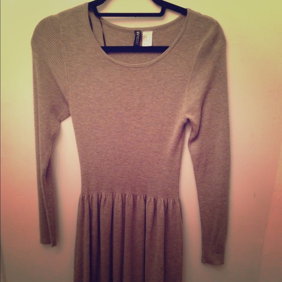 High-low sweater dress, taupe color