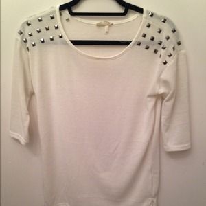 Studded quartered sleeve shirt