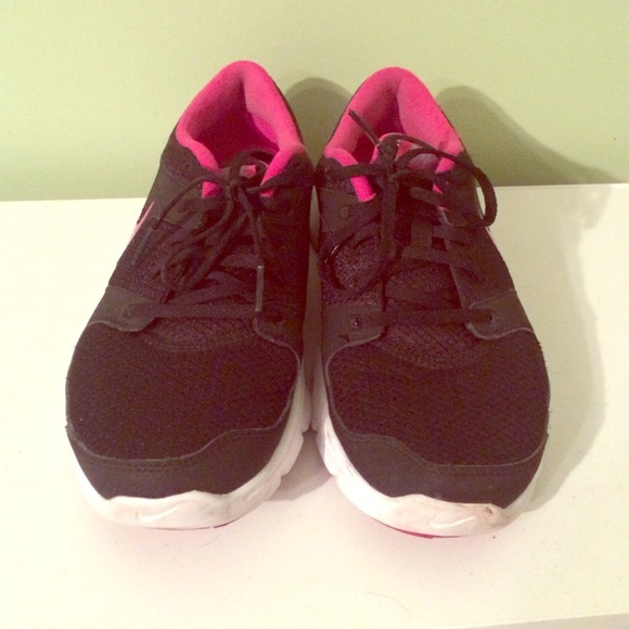 Nike flex workout shoes