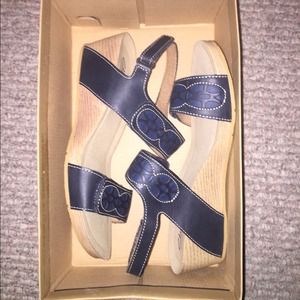 Clarks Bendables Sandals. Navy