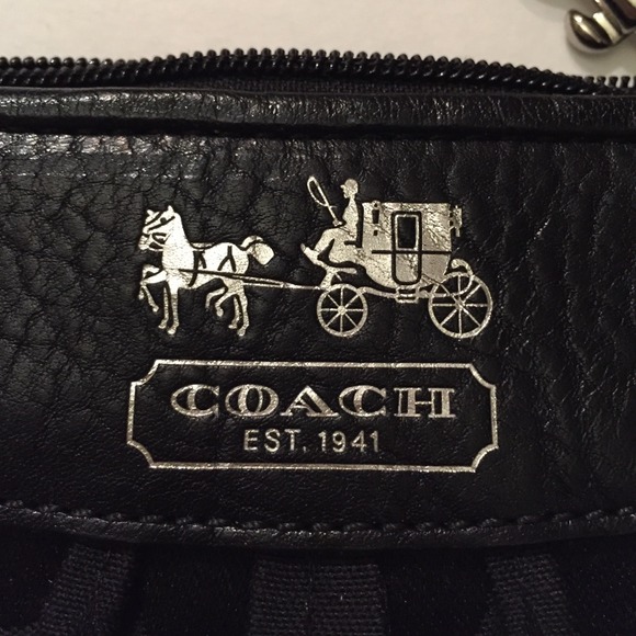 Coach wristlet - Picture 2 of 4