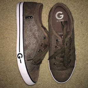 SALE✨✨Suede G by Guess tennis shoe!