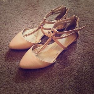 Beige and gold chain flats ✨