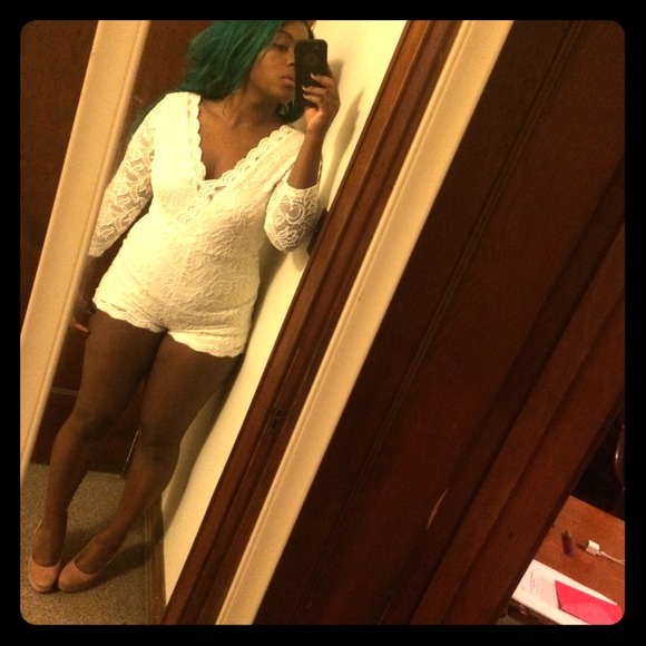 Long sleeved. White Lace Romper